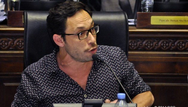 Educación: Ferraro cruzó a Regazzoni