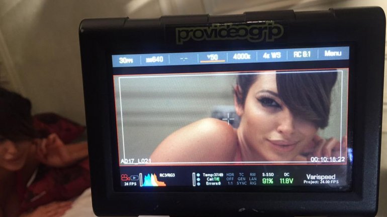 Vicky y su debut como cantante