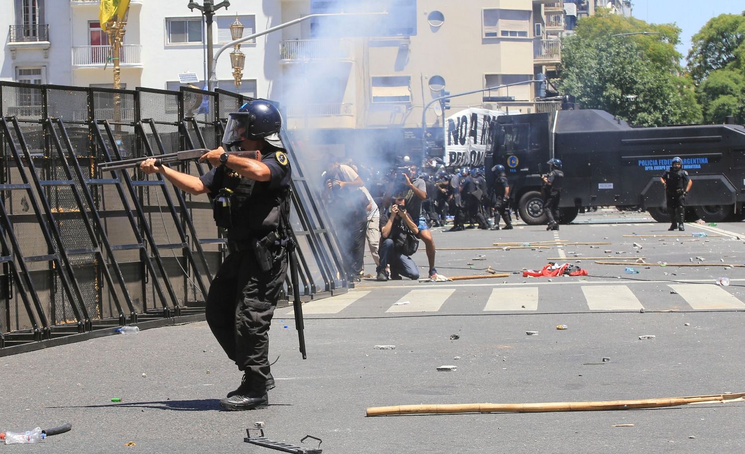 Graves disturbios con la Policía de la Ciudad