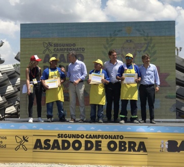 Durante el Campeonato de Asado de Obra, Macri pidió “madurez” por el Superclásico de mañana