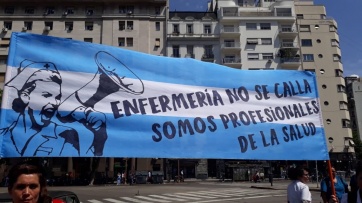 Masiva movilización de enfermeros: reclaman el reconocimiento como profesionales