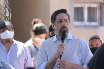 Trotta pisa fuerte en la Ciudad: presentó un programa de acompañamiento educativo en la villa 31