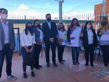 Trotta pisa fuerte en la Ciudad: presentó un programa de acompañamiento educativo en la villa 31