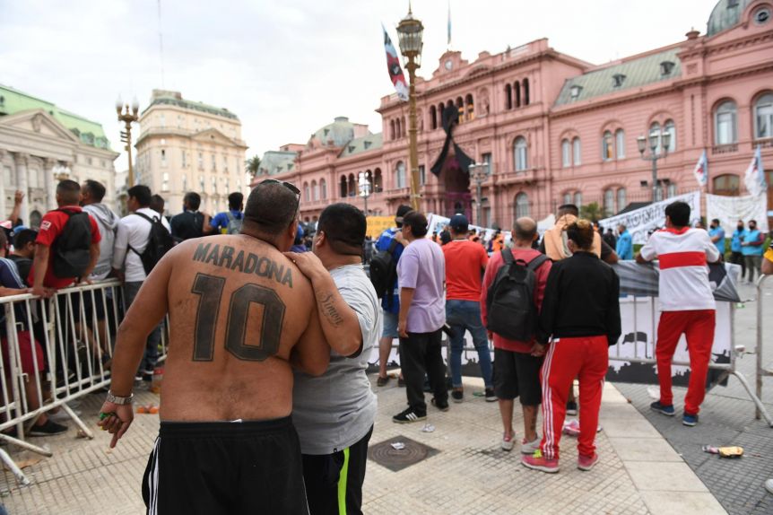 Casa Rosada: el pueblo argentino comienza a despedirse de Diego Armando Maradona
