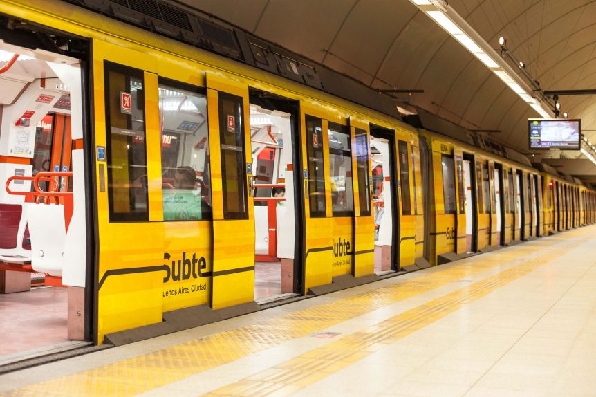 Subte: a la espera de aumentos en el pasaje, llaman a una consulta pública para adquirir coches