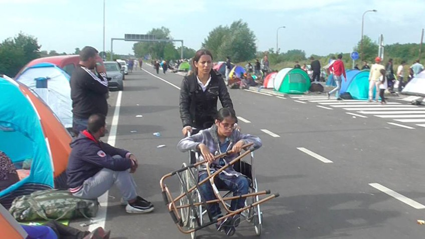 Escapó de Siria en silla de ruedas